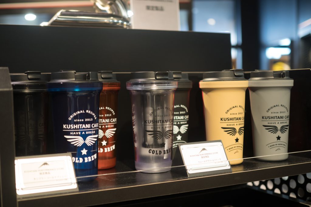クシタニカフェで扱っているマグカップなどもパフォーマンスストアにはありますよ！