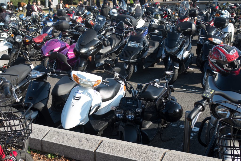 赤レンガ倉庫のバイク駐輪場が一番広い