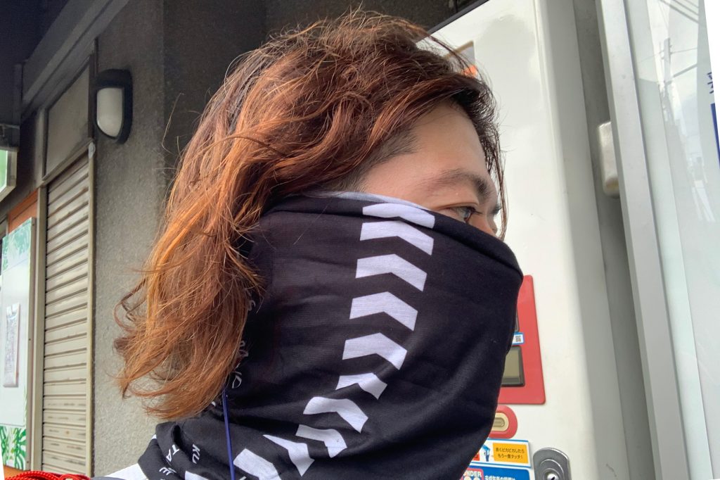 ランニングなど激しいアクティビティの時は耳にひっかけておくと落ちてきにくい