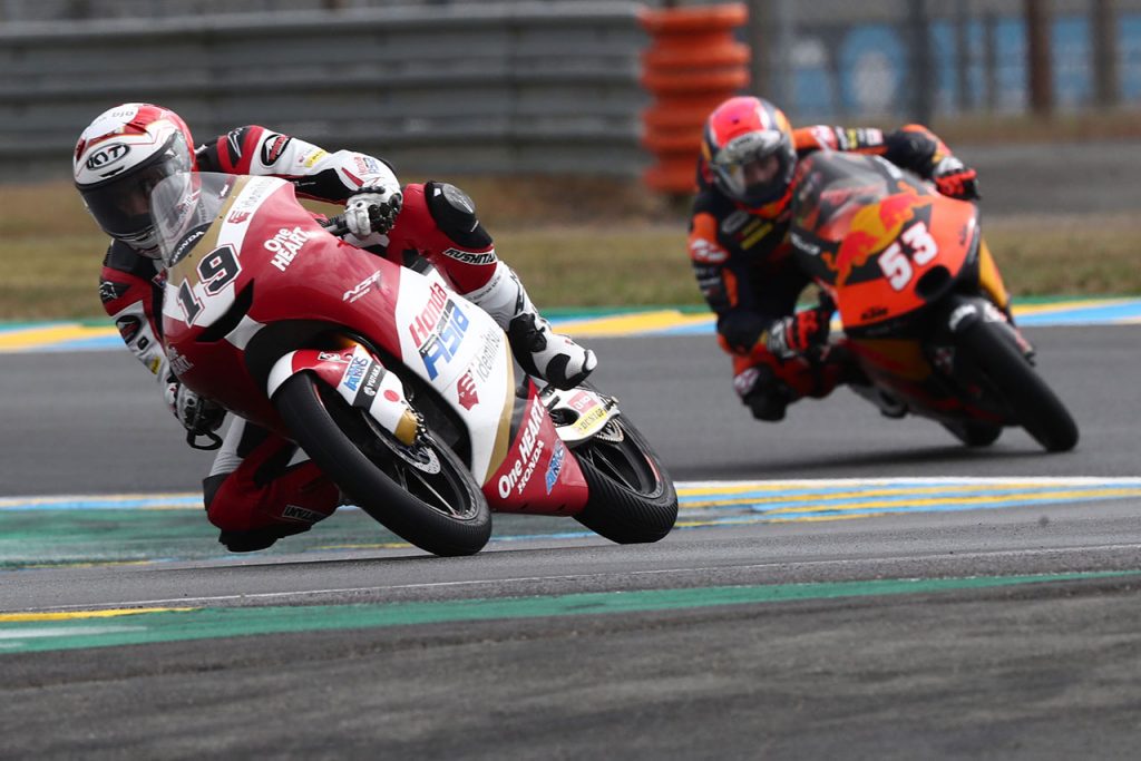 moto3クラスではアンディ選手が世界選手権で初のポイントを獲得