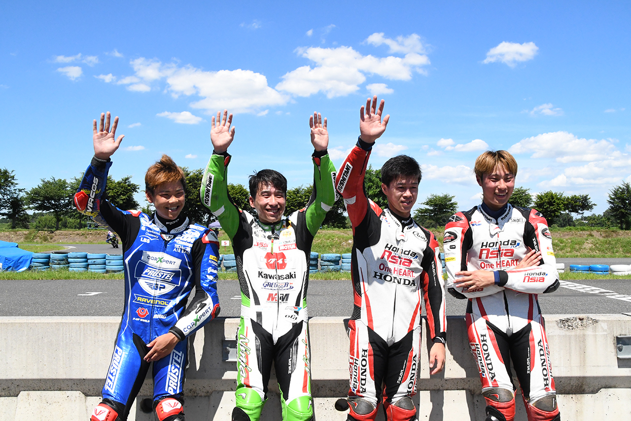 桶川サーキットで合同練習を行った世界で活躍するライダーたち。左から山中琉聖、岡谷雄太、小椋藍、國井勇輝