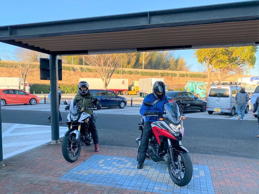 男女ライダーが試乗レビューする、HONDA 400XとNC750X（DCT）