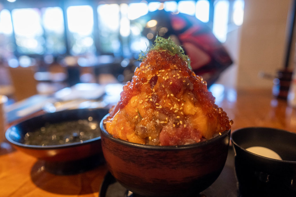 伊豆高原ビール名物メニュー、大迫力の漁師の漬け丼！