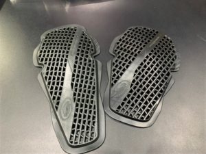 薄くてプロテクション性能の高い新開発のバイク用プロテクター