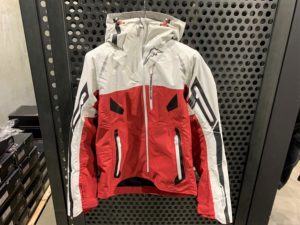 クシタニの新作ジャケット　アメニタジャケットのレッド