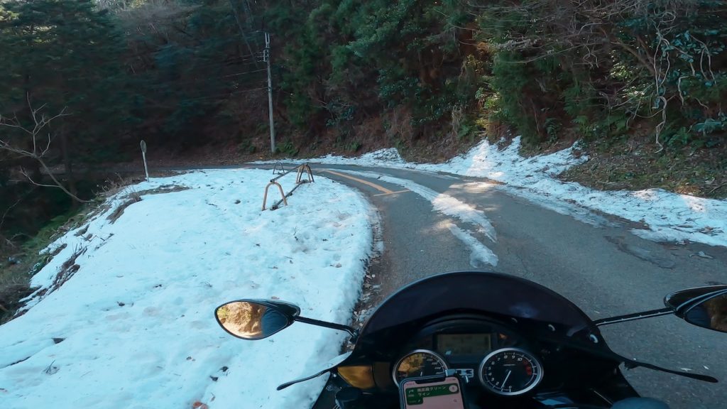 3月はまだまだ雪が残る奥武蔵グリーンライン