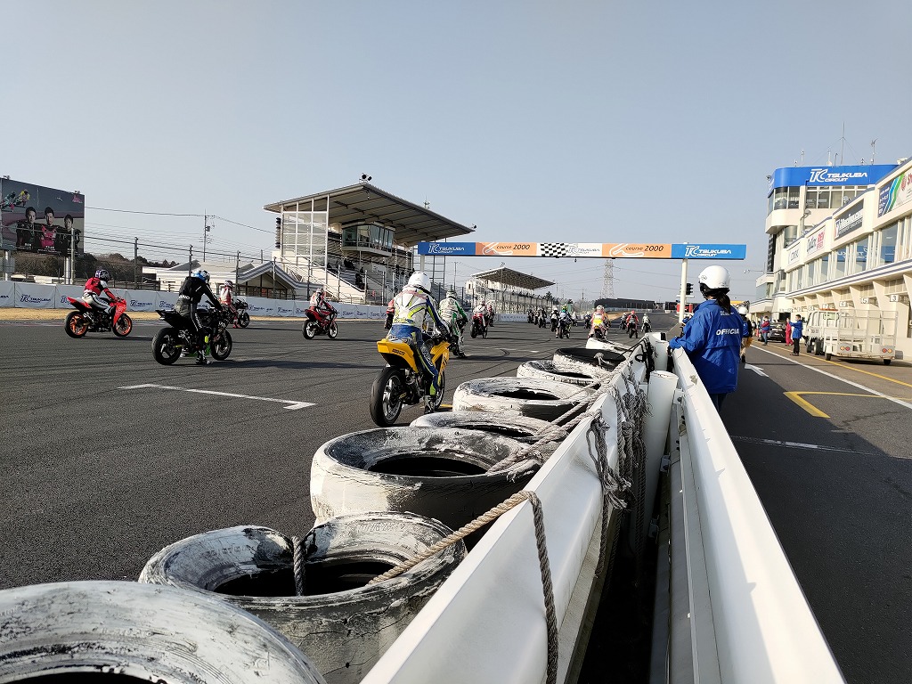 筑波ロードレース選手権2022 CBR250R Dream Cup 決勝前グリッド整列の様子