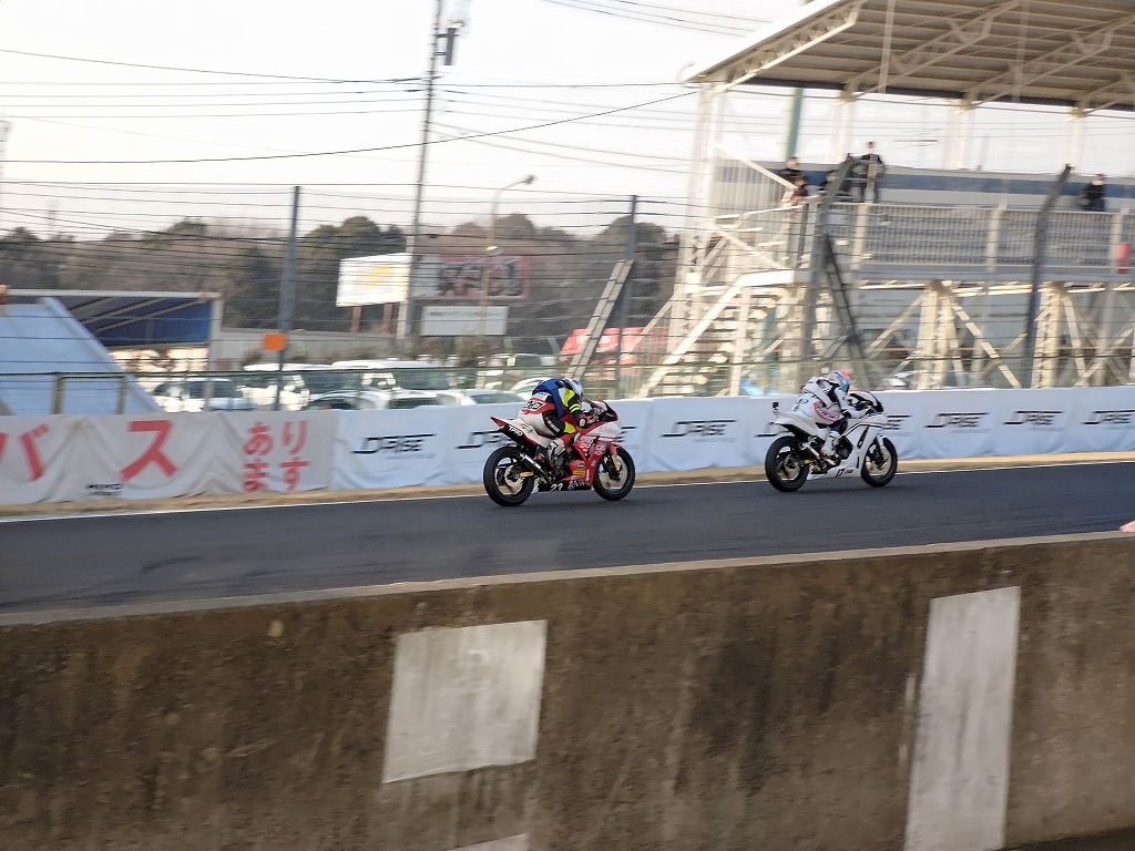 白熱した筑波ロードレース選手権2022 CBR250R Dream Cup 開幕戦の決勝争い