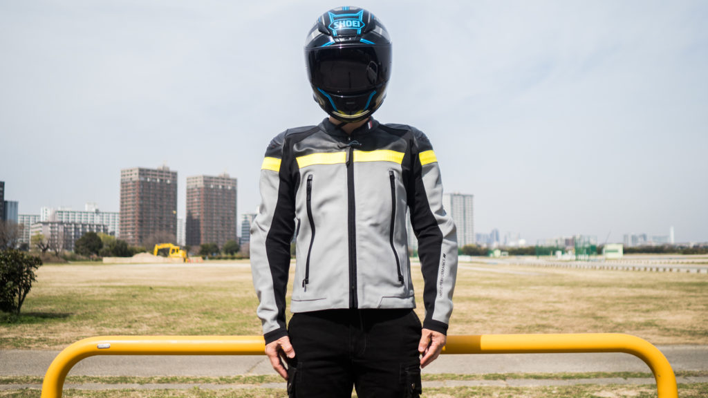 レーシングスーツの機能を踏襲しながら、コストを抑えたフェイズジャケット