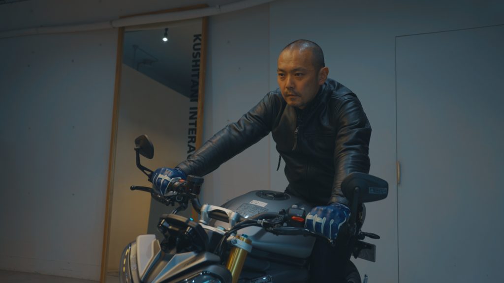 バイクでやってはいけないハンドルの持ち方