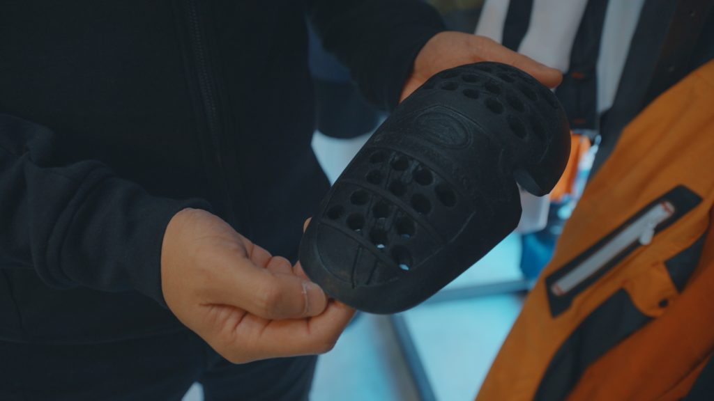 クシタニのジャケットに内蔵できる最新CEプロテクターがこちら