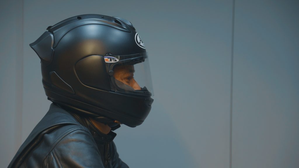 バイクに乗るときの頭の位置、こちらはNGな例