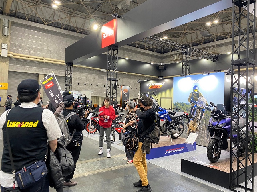 大阪モーターサイクルショーでバイク情報番組Like a Windの生放送に出演！
