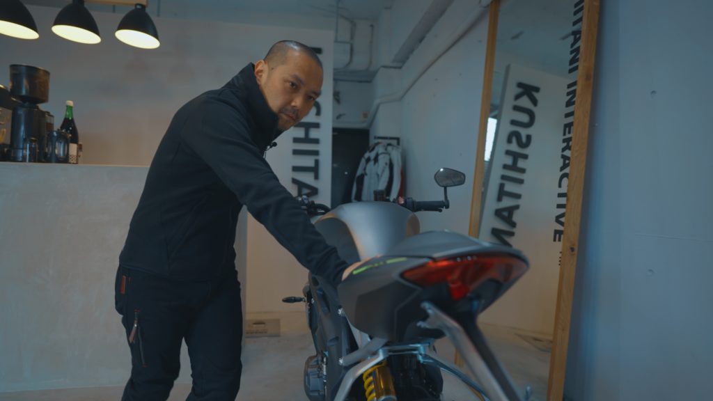 最もおすすめできるバイクの押し方・動かし方がこちら