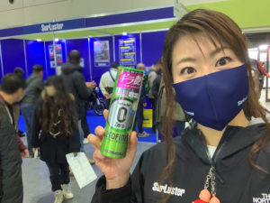 バイクタレント・あみーごは洗車メーカー　シュアラスターのブースでお手伝い♪