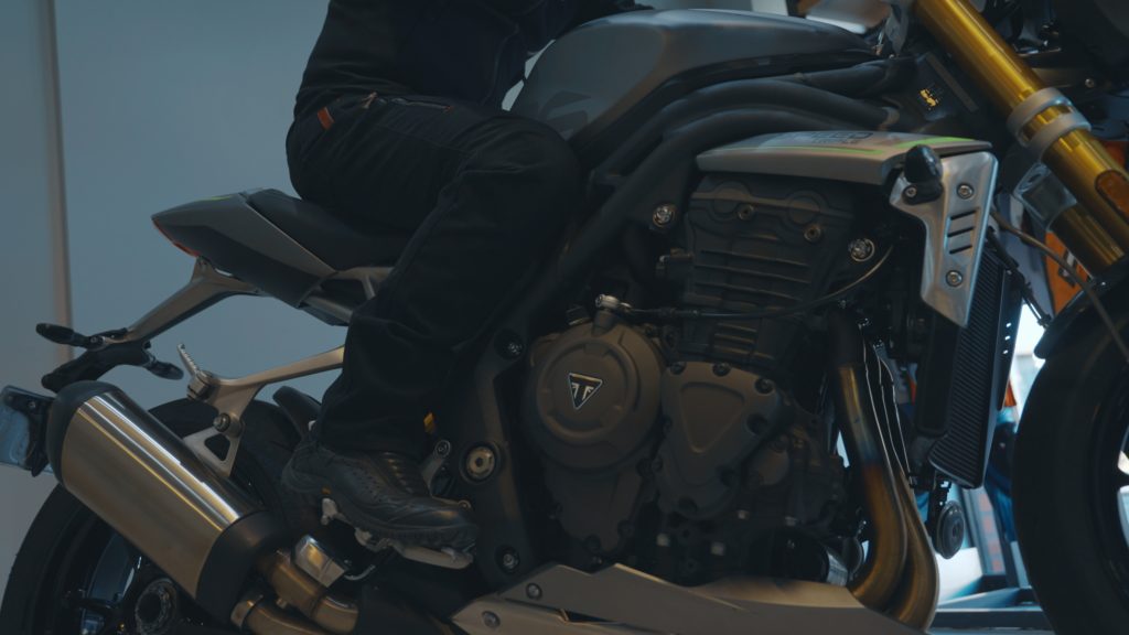 バイク用のパンツはなぜ必要？その理由と選ぶコツを解説