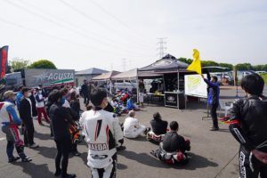 サーキットのフラッグの意味もしっかりと教えてもらえます