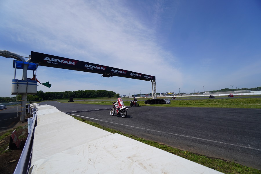 筑波サーキット　コース1000　走行会の様子