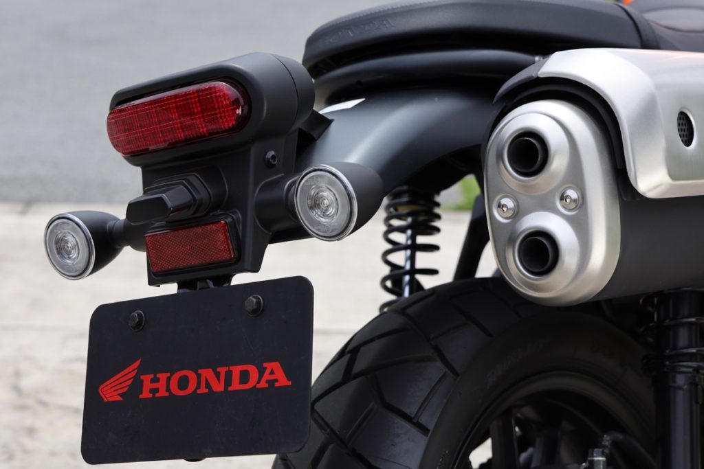 CL250のテールランプとウインカー
